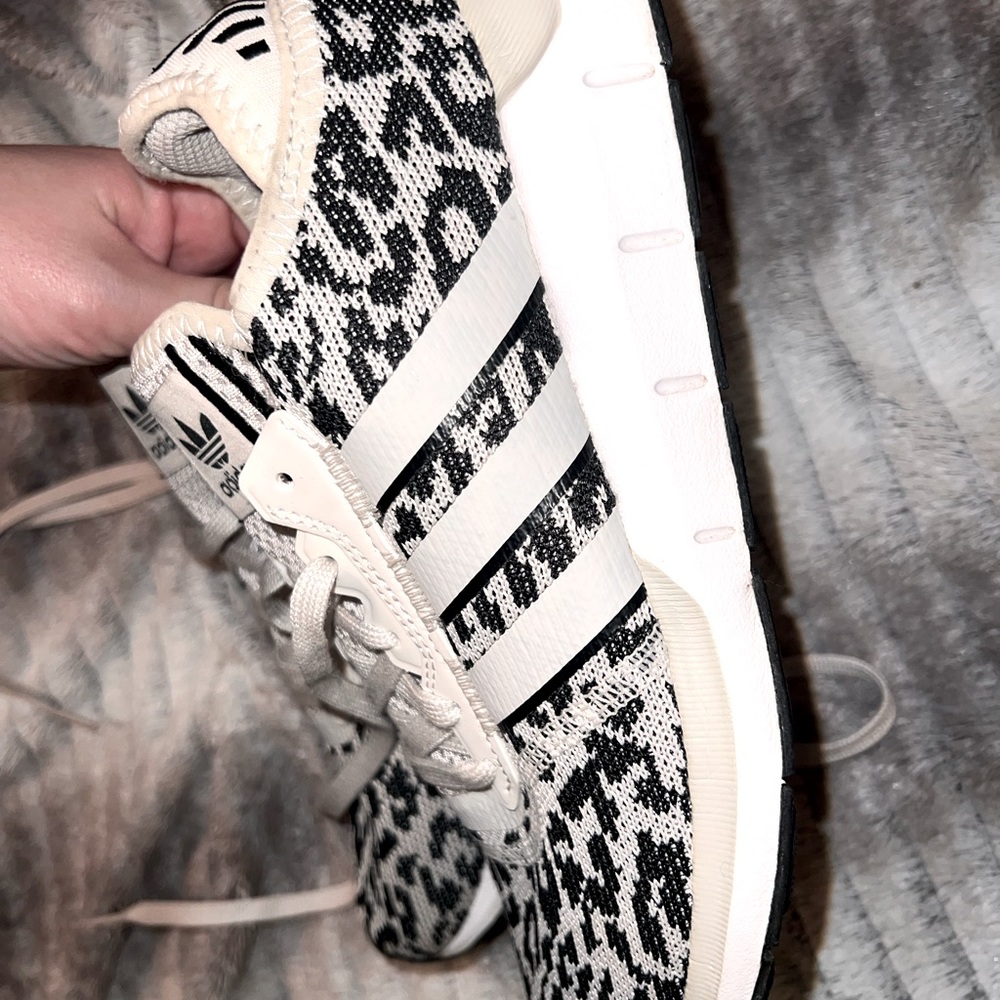 Adidas originals women’s swift run x sneaker women’s size 6 1/2